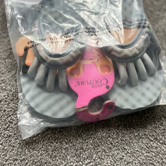 NWT Pedicure flip flops - Picture 3 of 8